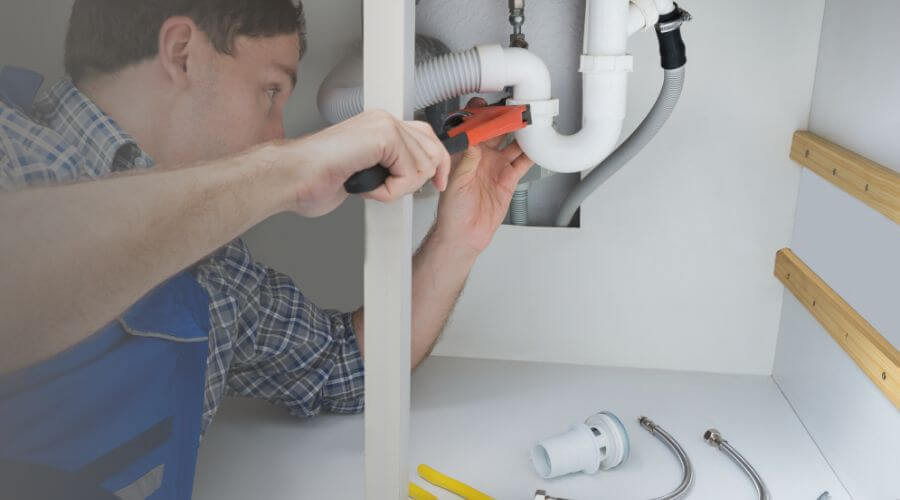 Expert burst pipe repair services in Sharpsburg, IA